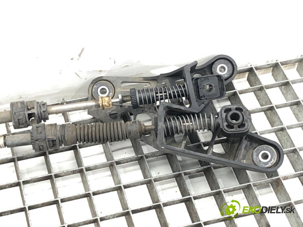 VW GOLF VAN VII Variant (BA5) 2013 - 2017    1.6 TDi BlueMotion 77 kW [105 KM] olej napędowy 20  Kulisa 5Q0711061E (Rýchlostné páky / kulisy)