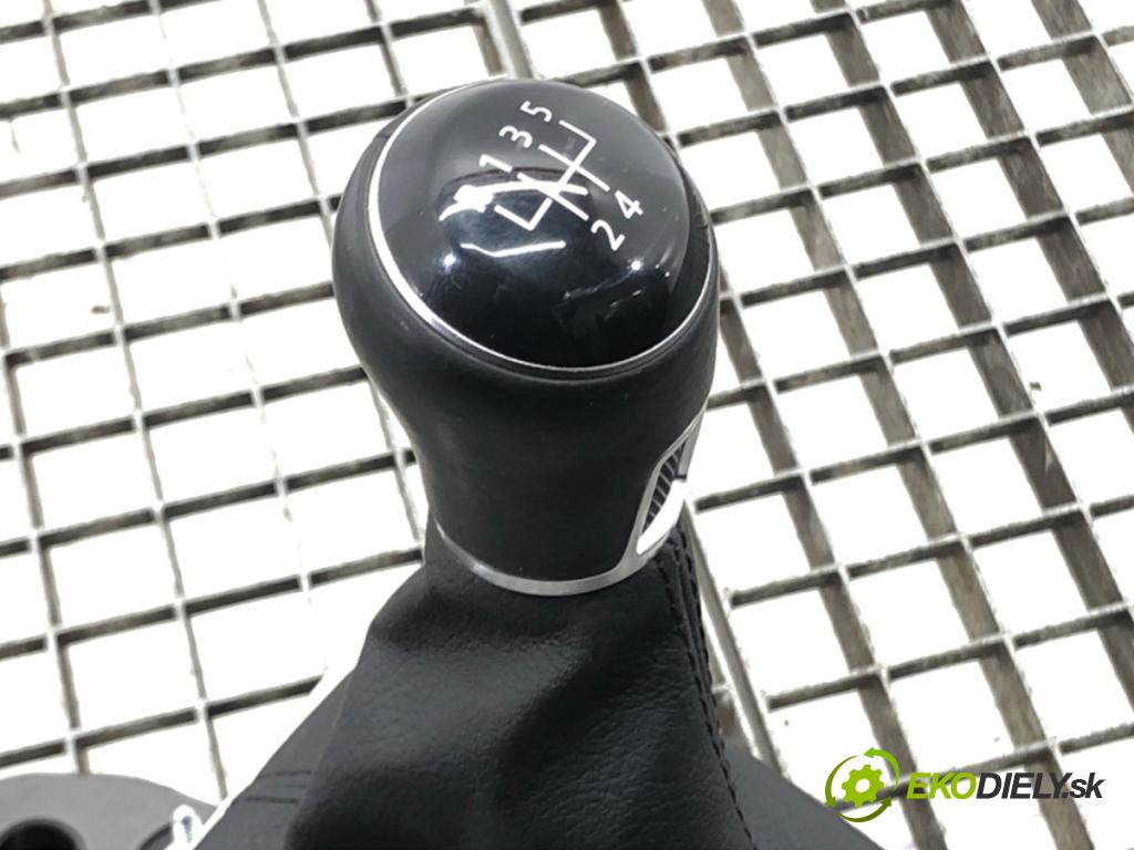 VW GOLF VAN VII Variant (BA5) 2013 - 2017    1.6 TDi BlueMotion 77 kW [105 KM] olej napędowy 20  Kulisa 5Q0711061E (Rýchlostné páky / kulisy)