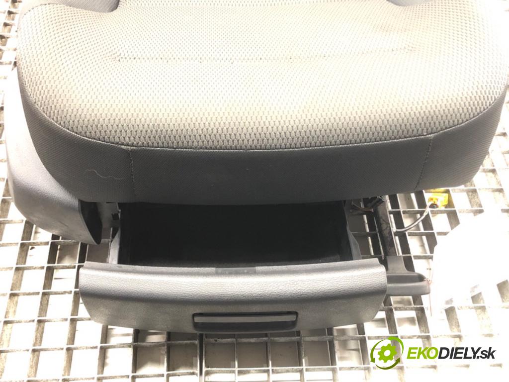 VW GOLF VAN VII Variant (BA5) 2013 - 2017    1.6 TDi BlueMotion 77 kW [105 KM] olej napędowy 20  Sedadlo pravy  (Sedačky, sedadlá)