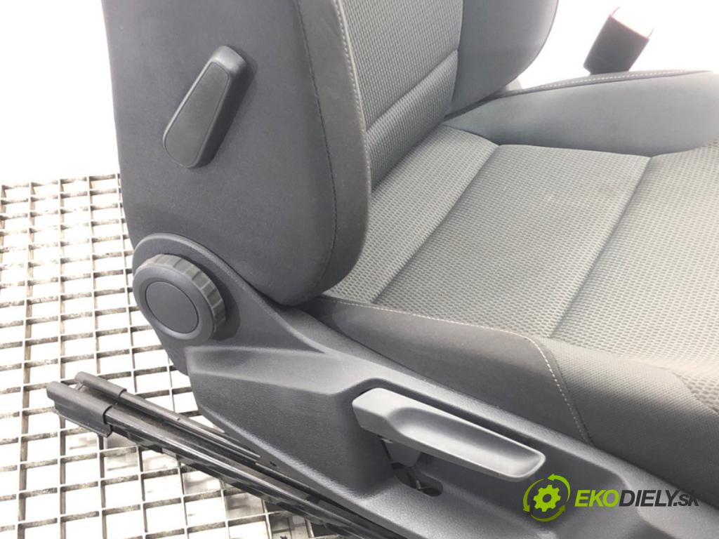 VW GOLF VAN VII Variant (BA5) 2013 - 2017    1.6 TDi BlueMotion 77 kW [105 KM] olej napędowy 20  Sedadlo pravy  (Sedačky, sedadlá)