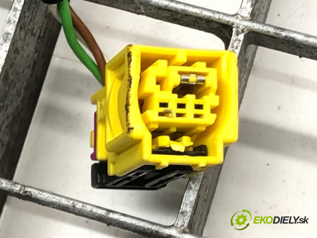 VW GOLF VAN VII Variant (BA5) 2013 - 2017    1.6 TDi BlueMotion 77 kW [105 KM] olej napędowy 20  Sedadlo pravy  (Sedačky, sedadlá)