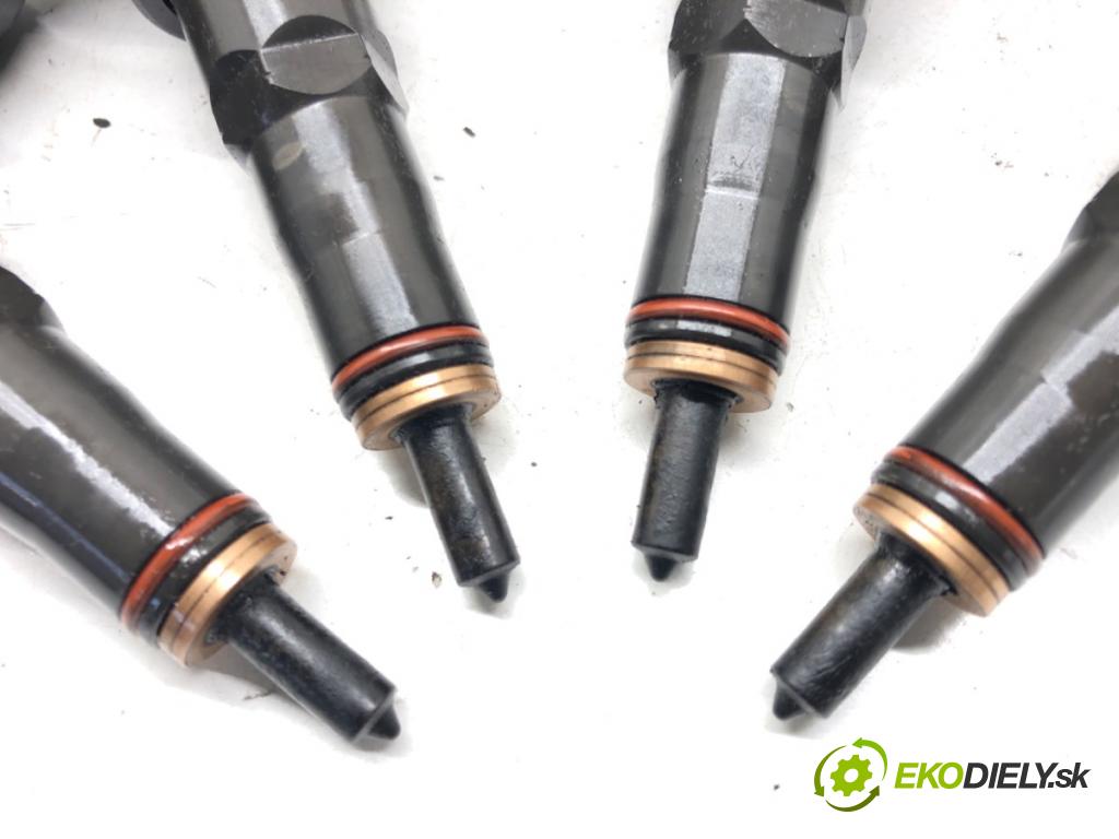 SKODA OCTAVIA II (1Z3) 2004 - 2013    1.9 TDI 77 kW [105 KM] olej napędowy 2004 - 2010  vstrekovače 038130073AG 0414720215 (Vstrekovače)