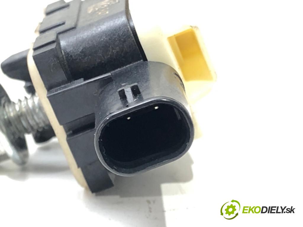 BMW 3 (F30, F80) 2011 - 2018    340 i 240 kW [326 KM] benzyna 2015 - 2018  Snímač nárazu 9217711 (Snímače nárazu)