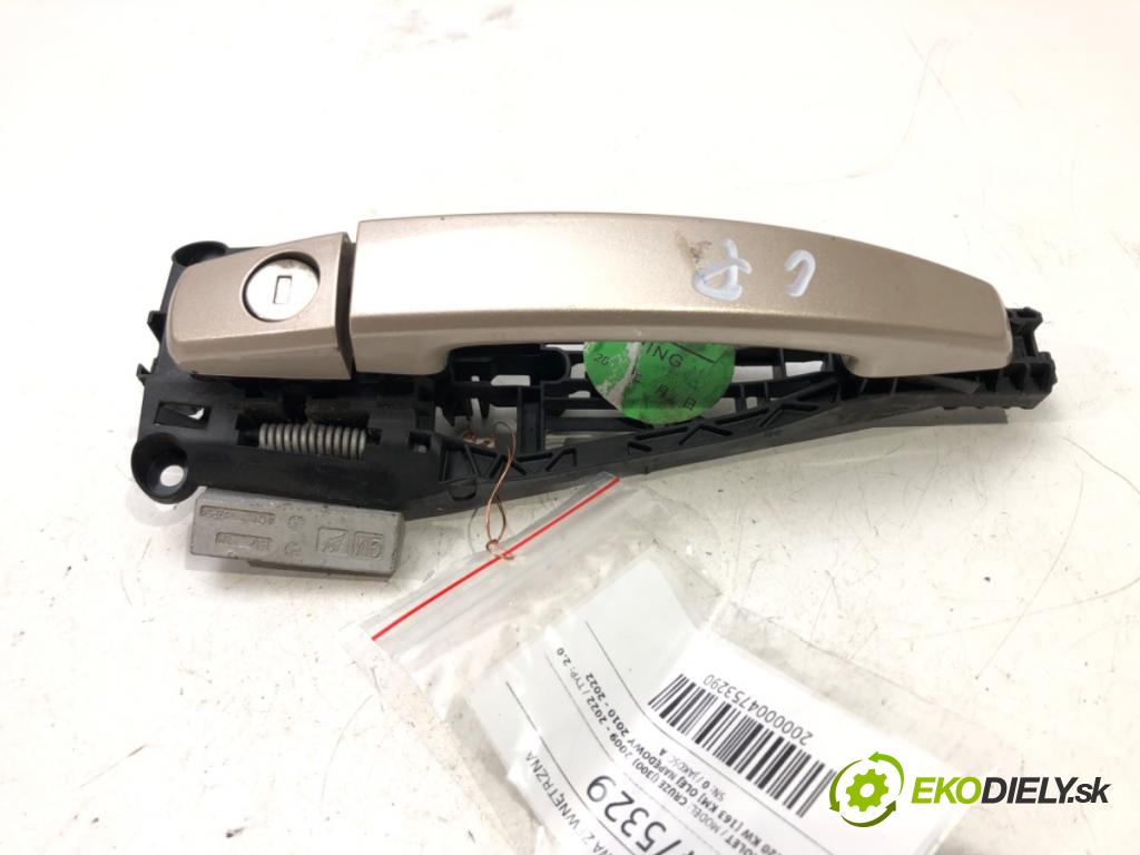 CHEVROLET CRUZE (J300) 2009 - 2022    2.0 CDI 120 kW [163 KM] olej napędowy 2010 - 2022  Kľučka predný ľavá strana vonkajšia  (Vonkajšie predné ľavé)