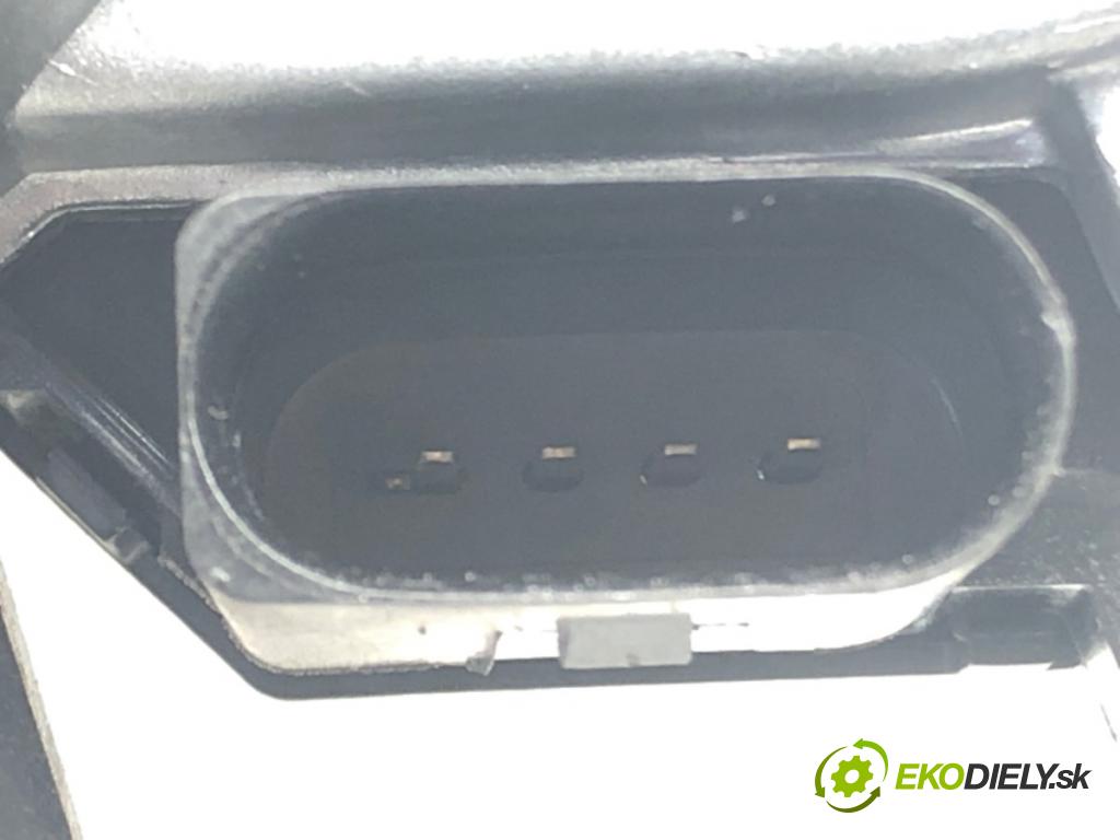 VW GOLF VII (5G1, BQ1, BE1, BE2) 2012 - 2022    1.6 TDI 77 kW [105 KM] olej napędowy 2012 - 2017  Motorček stieračov zad 5G0955711 (Ostatné)