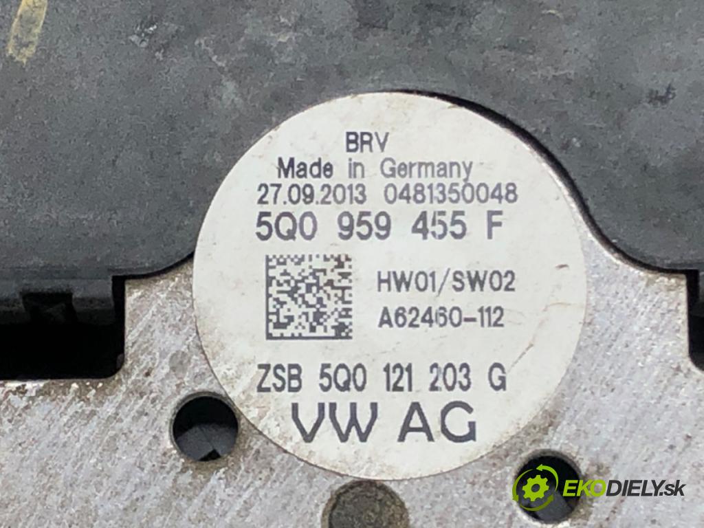 VW GOLF VII (5G1, BQ1, BE1, BE2) 2012 - 2022    1.6 TDI 77 kW [105 KM] olej napędowy 2012 - 2017  ventilátor chladiče 5Q0959455F (Ventilátory)