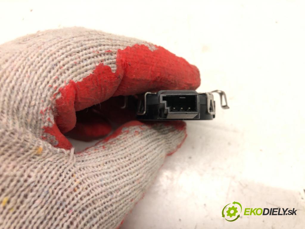 VW GOLF VII (5G1, BQ1, BE1, BE2) 2012 - 2022    1.6 TDI 77 kW [105 KM] olej napędowy 2012 - 2017  Snímač dažďa 8U0955559 (Snímače dažďa)