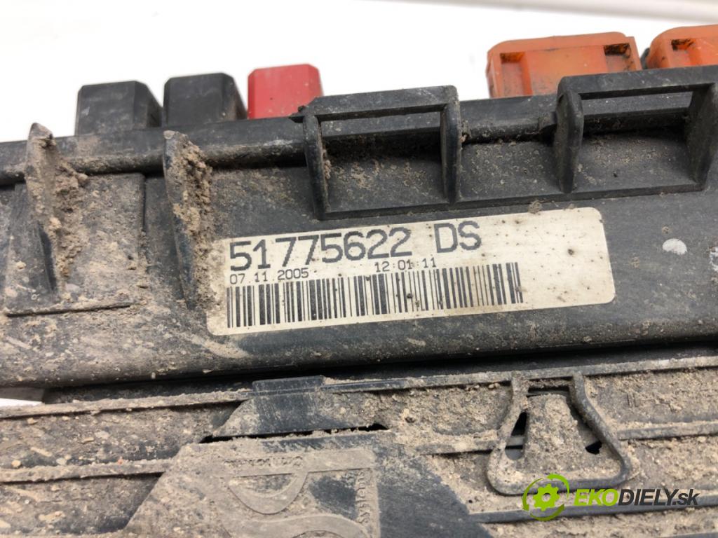 FIAT GRANDE PUNTO (199_) 2005 - 2022    1.3 D Multijet (199.AXD11, 199.AXD1A, 199.AXD1B,..  skříňka poistková 51775622 (Pojistkové skříňky)