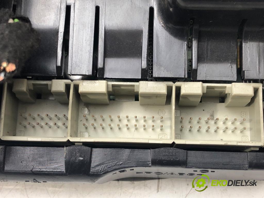 AUDI A6 C6 Avant (4F5) 2004 - 2011    2.0 TDI 125 kW [170 KM] olej napędowy 2008 - 2011  Panel ovládania kúrenia 4F1820043AL (Prepínače, spínače, tlačidlá a ovládače kúrenia)