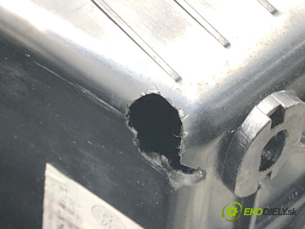 VW PHAETON (3D1, 3D2, 3D3, 3D4, 3D6, 3D7, 3D8, 3D9) 2002 - 2016    4.2 V8 4motion 246 kW [335 KM] benzyna 2003 - 2016  Lakťová opierka 3D0864101AD (Lakťové opierky)