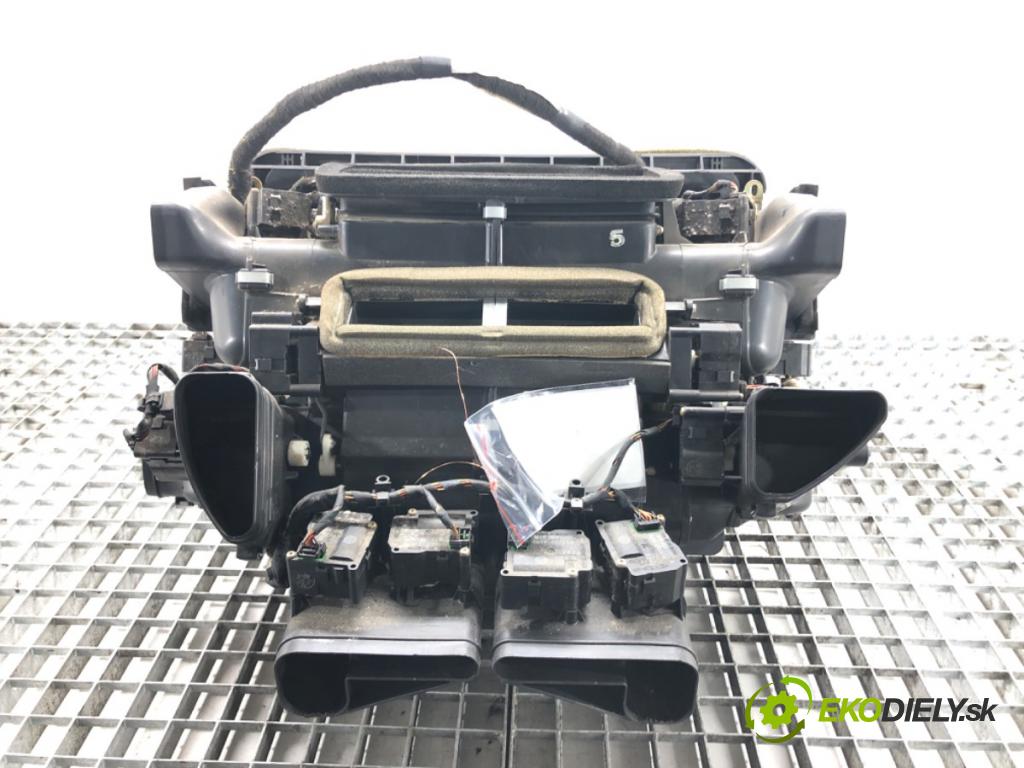 VW PHAETON (3D1, 3D2, 3D3, 3D4, 3D6, 3D7, 3D8, 3D9) 2002 - 2016    4.2 V8 4motion 246 kW [335 KM] benzyna 2003 - 2016  Výhrevné teleso, radiátor kúrenia komplet KOMBAJN 3D1820003M (Radiátory kúrenia)