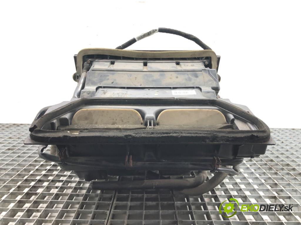 VW PHAETON (3D1, 3D2, 3D3, 3D4, 3D6, 3D7, 3D8, 3D9) 2002 - 2016    4.2 V8 4motion 246 kW [335 KM] benzyna 2003 - 2016  Výhrevné teleso, radiátor kúrenia komplet KOMBAJN 3D1820003M (Radiátory kúrenia)