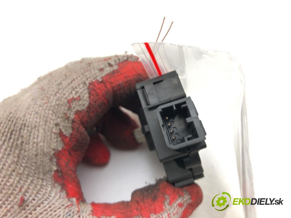 MERCEDES-BENZ KLASA S (W221) 2005 - 2013    S 500 (221.071, 221.171) 285 kW [388 KM] benzyna 2  Motorček kúrenia K9749005 (Motorčeky kúrenia)