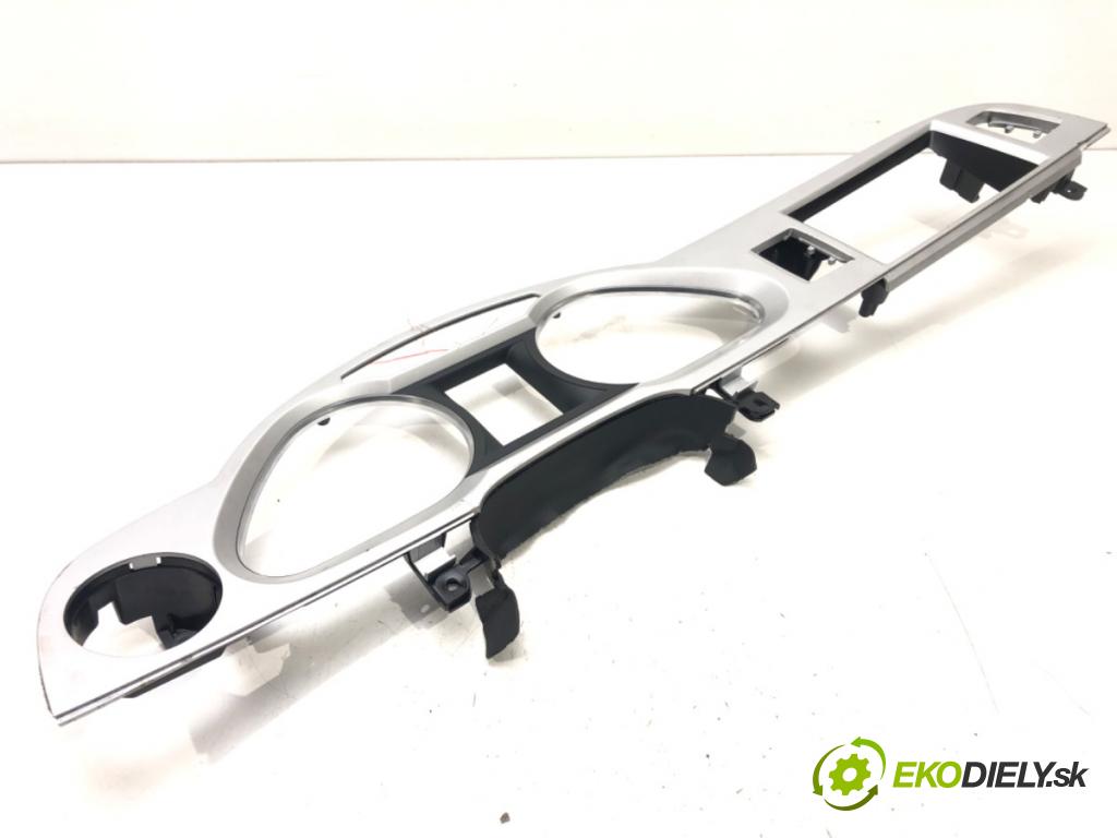 AUDI A6 C6 Kombi 2010 140 kW 2.7 TDI 2698 kryt Rámček budíkov 4F1857115H