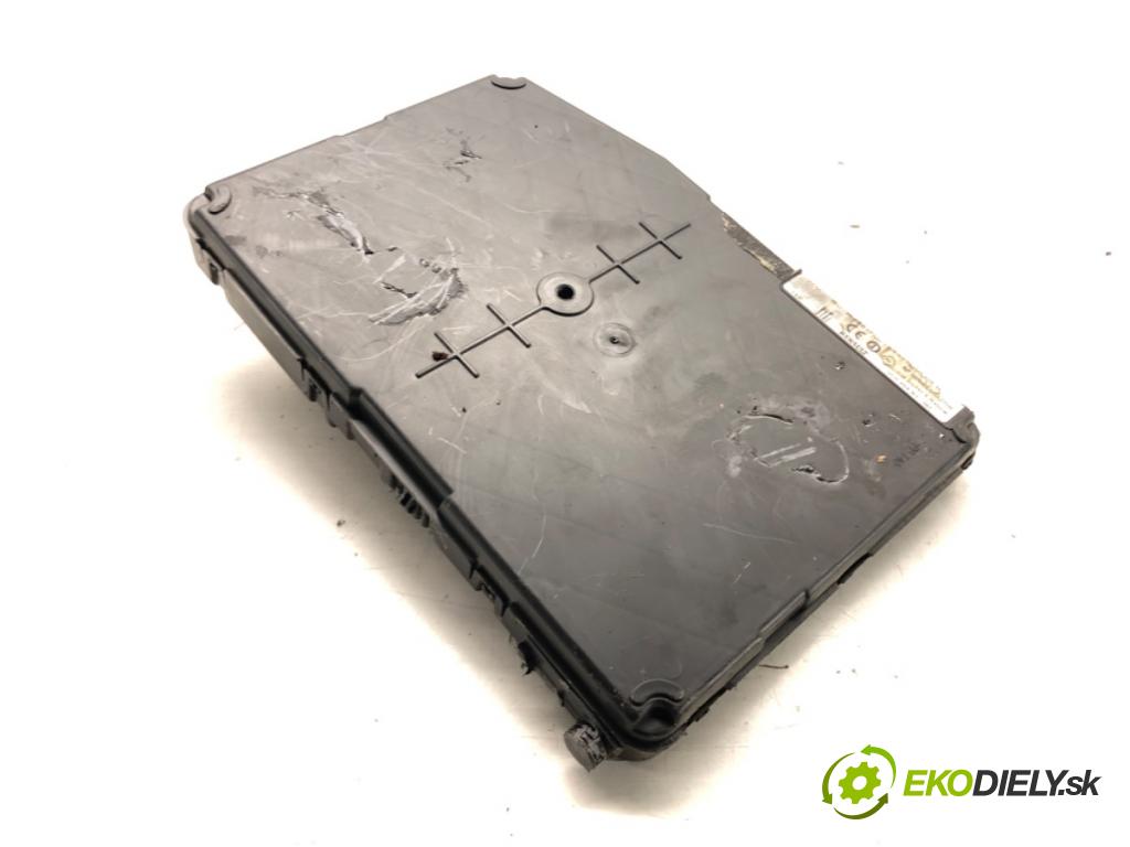 RENAULT MEGANE II Kombi (KM0/1_) 2003 - 2012    2.0 99 kW [135 KM] benzyna 2003 - 2009  Modul BSI 8200309691 (Poistkové skrinky)