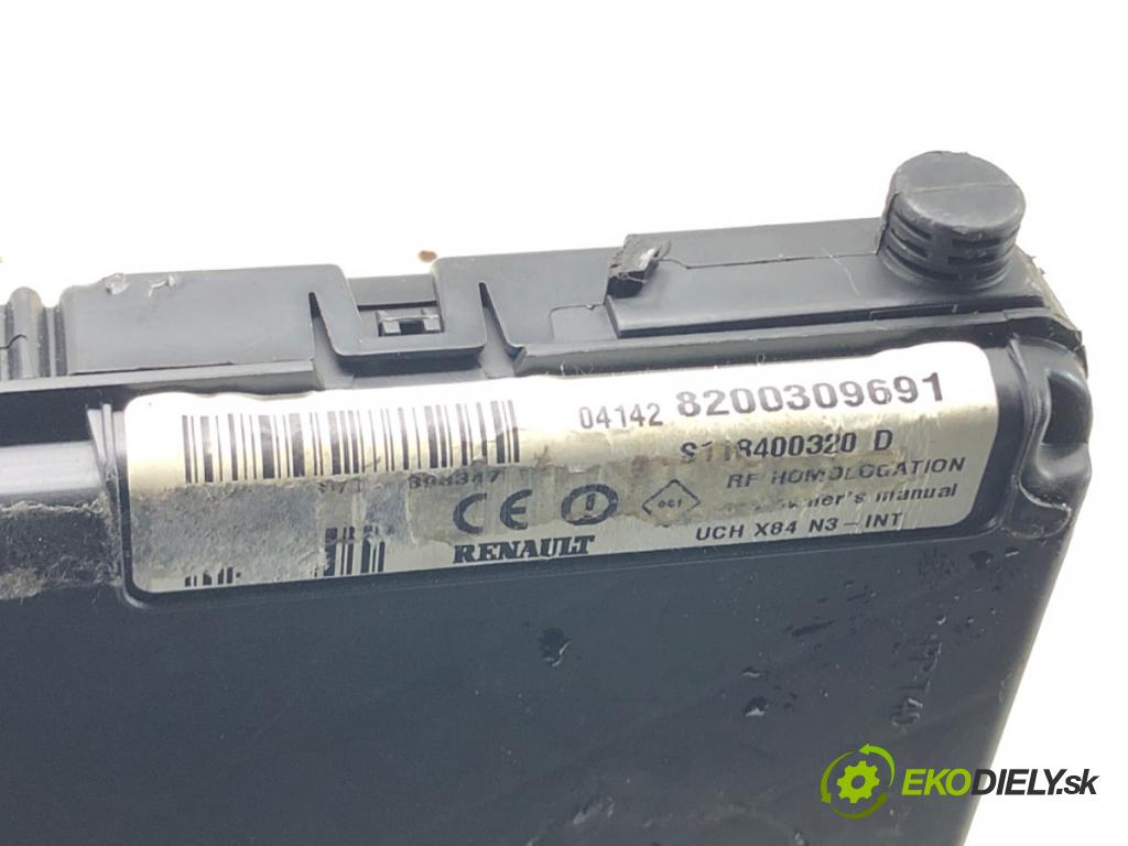 RENAULT MEGANE II Kombi (KM0/1_) 2003 - 2012    2.0 99 kW [135 KM] benzyna 2003 - 2009  Modul BSI 8200309691 (Poistkové skrinky)