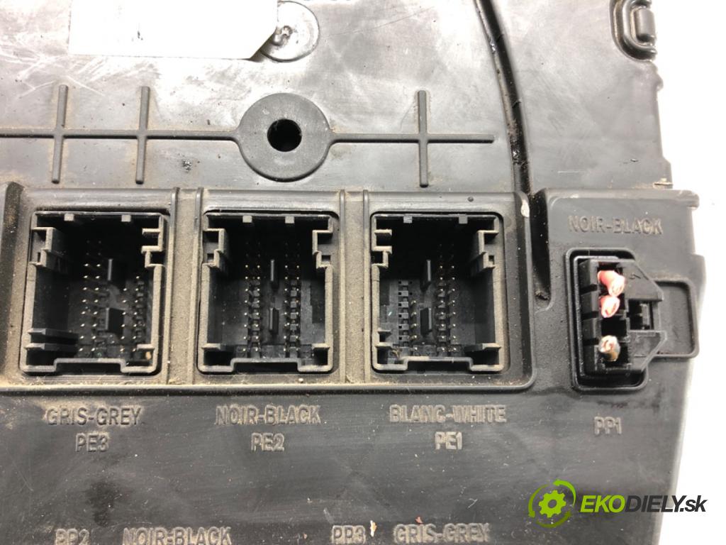 RENAULT MEGANE II Kombi (KM0/1_) 2003 - 2012    2.0 99 kW [135 KM] benzyna 2003 - 2009  Modul BSI 8200309691 (Poistkové skrinky)