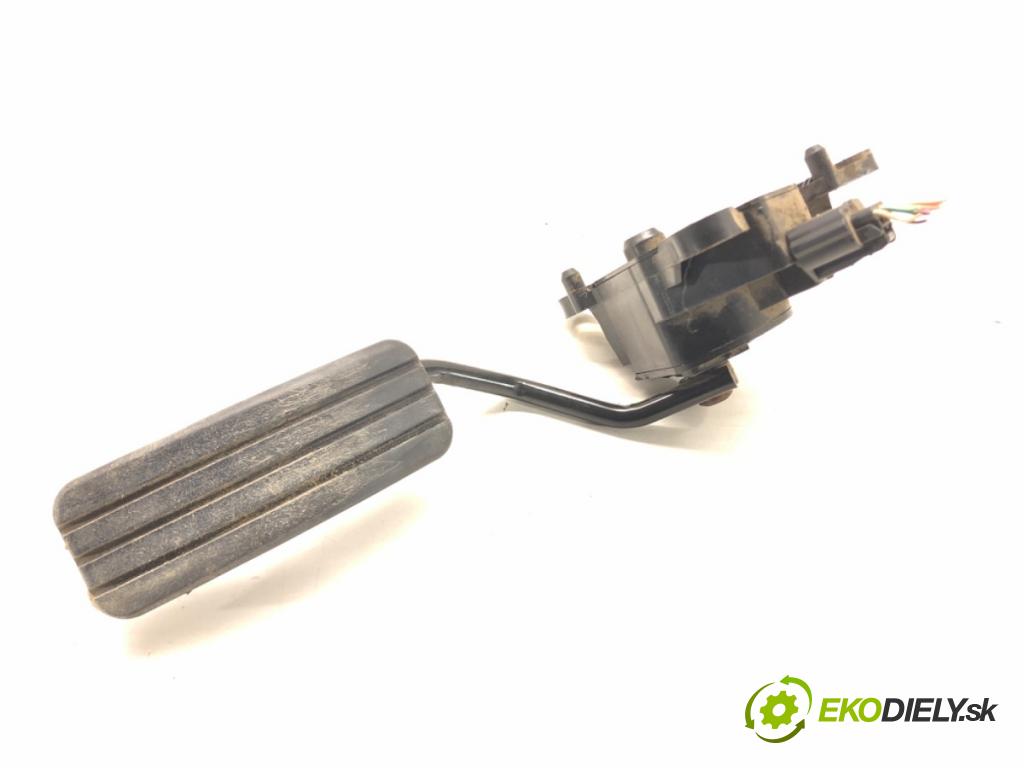 RENAULT MEGANE II Kombi (KM0/1_) 2003 - 2012    2.0 99 kW [135 KM] benzyna 2003 - 2009  Potenciometer plynového pedálu 8200153270 (Pedále)