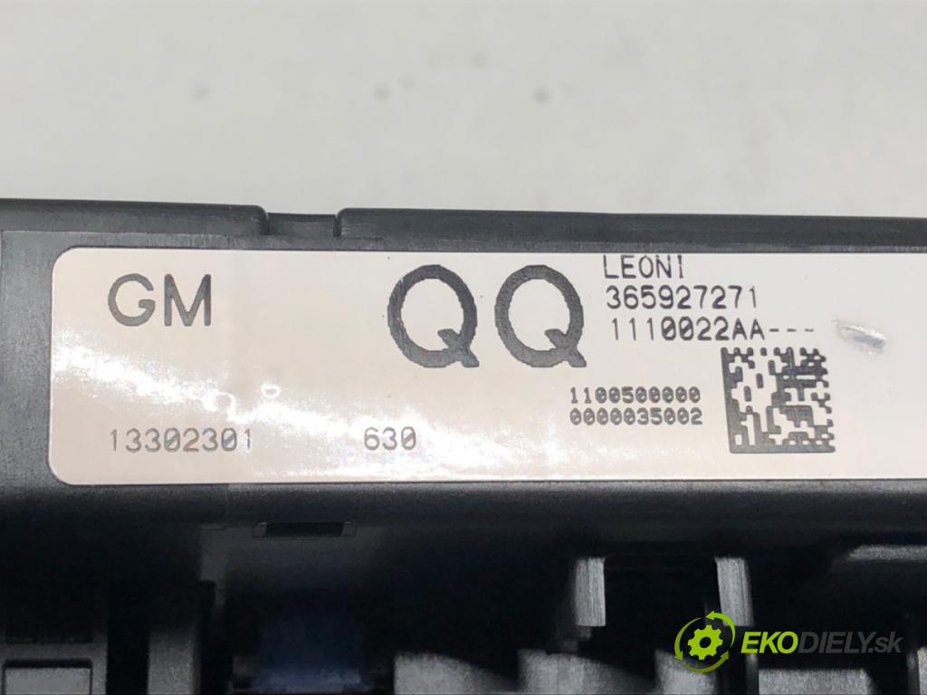 OPEL ASTRA J (P10) 2009 - 2015    2.0 CDTI (68) 118 kW [160 KM] olej napędowy 2009 -  modul BSI 13302301 (Pojistkové skříňky)
