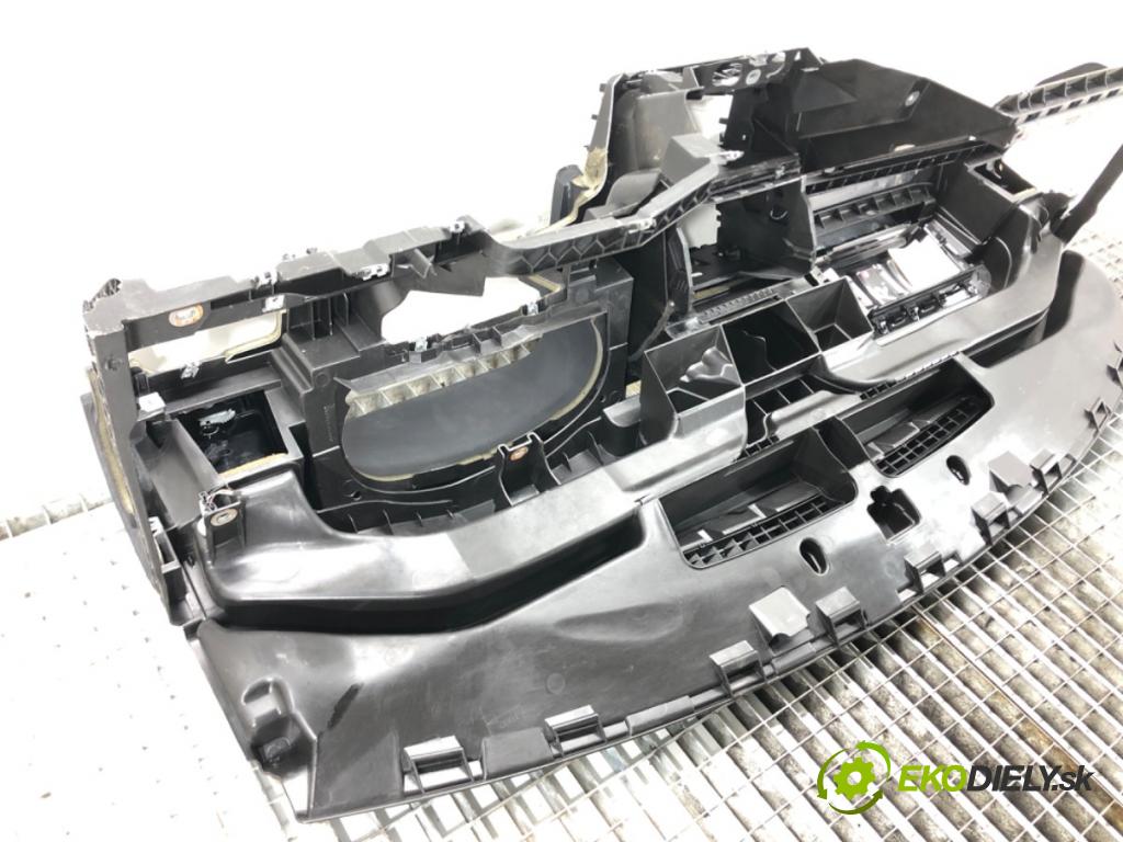 VW GOLF VI Variant (AJ5) 2009 - 2014    1.6 TDI 77 kW [105 KM] olej napędowy 2009 - 2013  Palubná doska  (Palubné dosky)