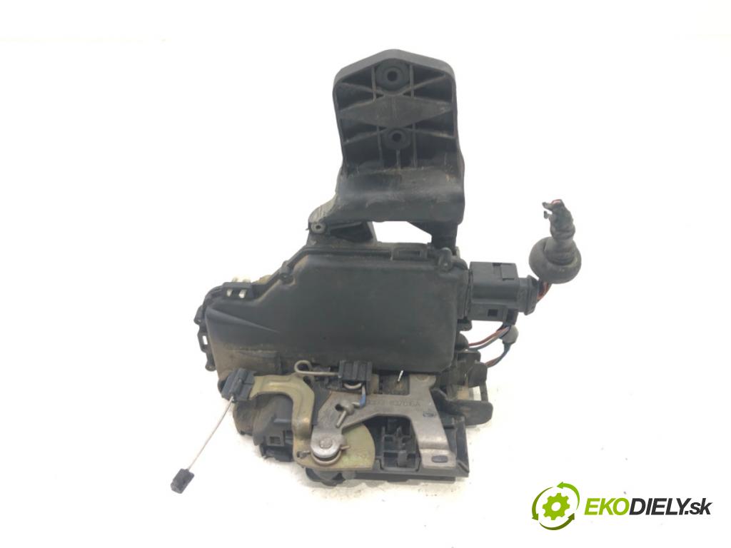 VW PASSAT B5.5 (3B3) 2000 - 2005    1.9 TDI 96 kW [130 KM] olej napędowy 2000 - 2005  zámok predný pravy 3B2837016A