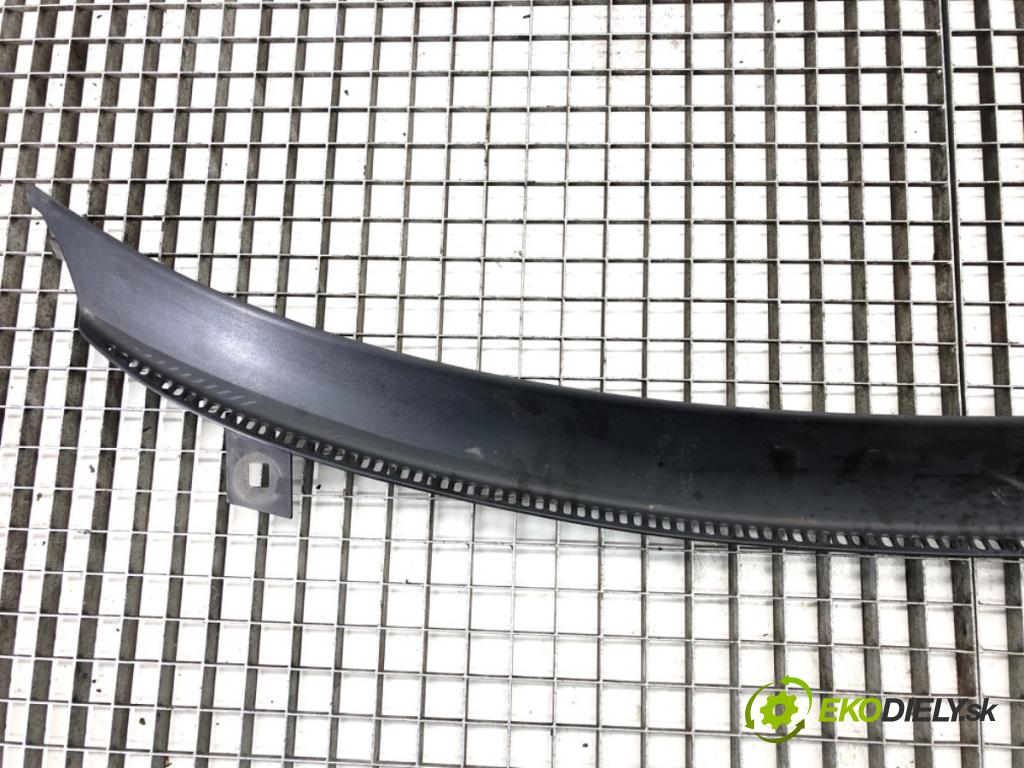 VW PASSAT B5 (3B2) 1996 - 2001    1.6 74 kW [101 KM] benzyna 1996 - 2000  Torpédo, plast pod čelné okno 3B1819415C (Torpéda)