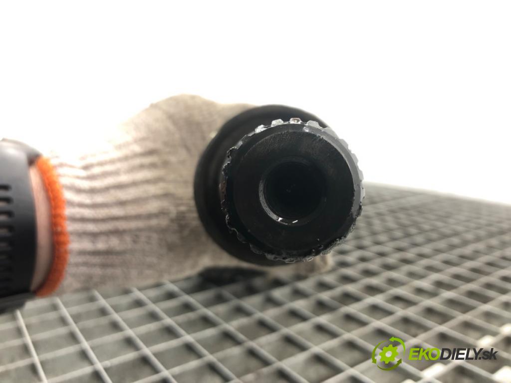 TOYOTA PREVIA II (_R3_) 2000 - 2006    2.4 (ACR30) 115 kW [156 KM] benzyna 2000 - 2006  Poloos pravá  (Poloosy)