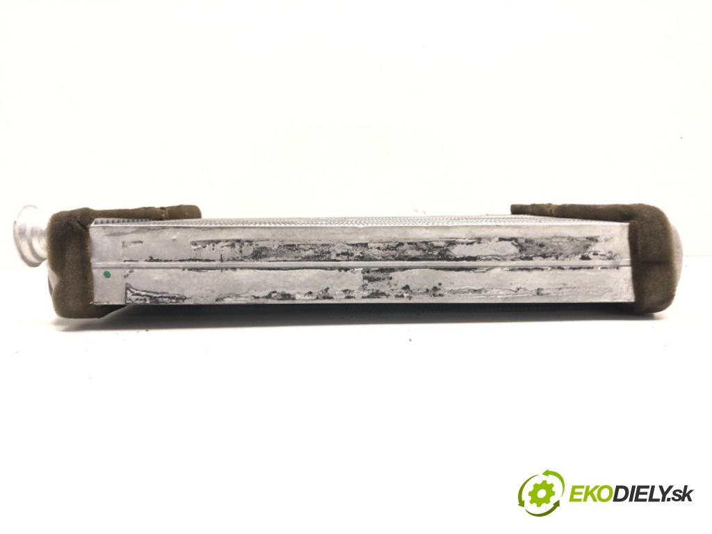 AUDI A4 B8 Avant (8K5) 2007 - 2015    2.0 TDI quattro 125 kW [170 KM] olej napędowy 2008  Výhrevné teleso, radiátor kúrenia  (Radiátory kúrenia)