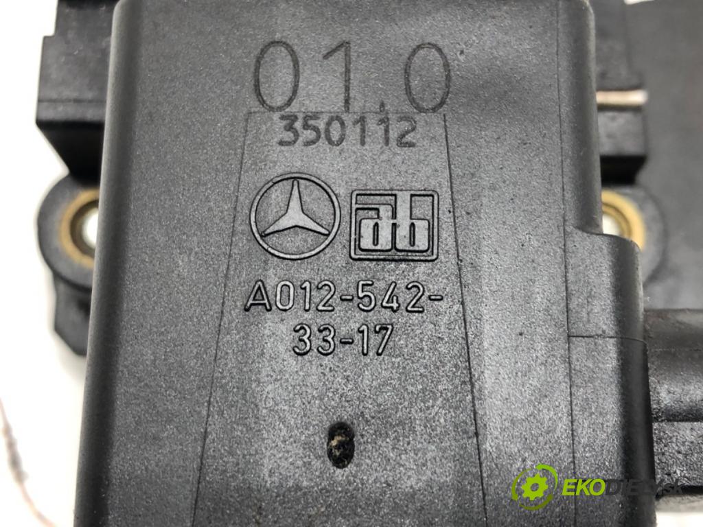 MERCEDES-BENZ KLASA C (W202) 1993 - 2000    C 220 D (202.121) 70 kW [95 KM] olej napędowy 1993  Potenciometer plynového pedálu  (Pedále)
