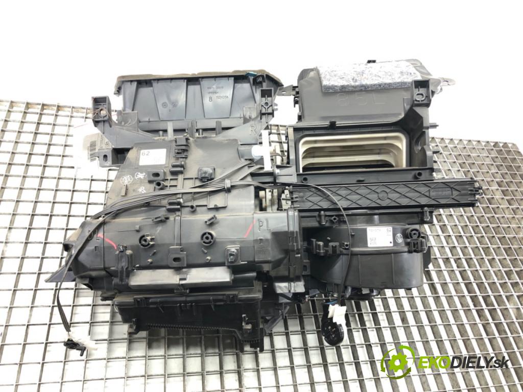 TOYOTA YARIS (_P13_) 2010 - 2022    1.4 D (NLP130_) 66 kW [90 KM] olej napędowy 2011 -  Výhrevné teleso, radiátor kúrenia komplet KOMBAJN 87050-0D250 (Radiátory kúrenia)