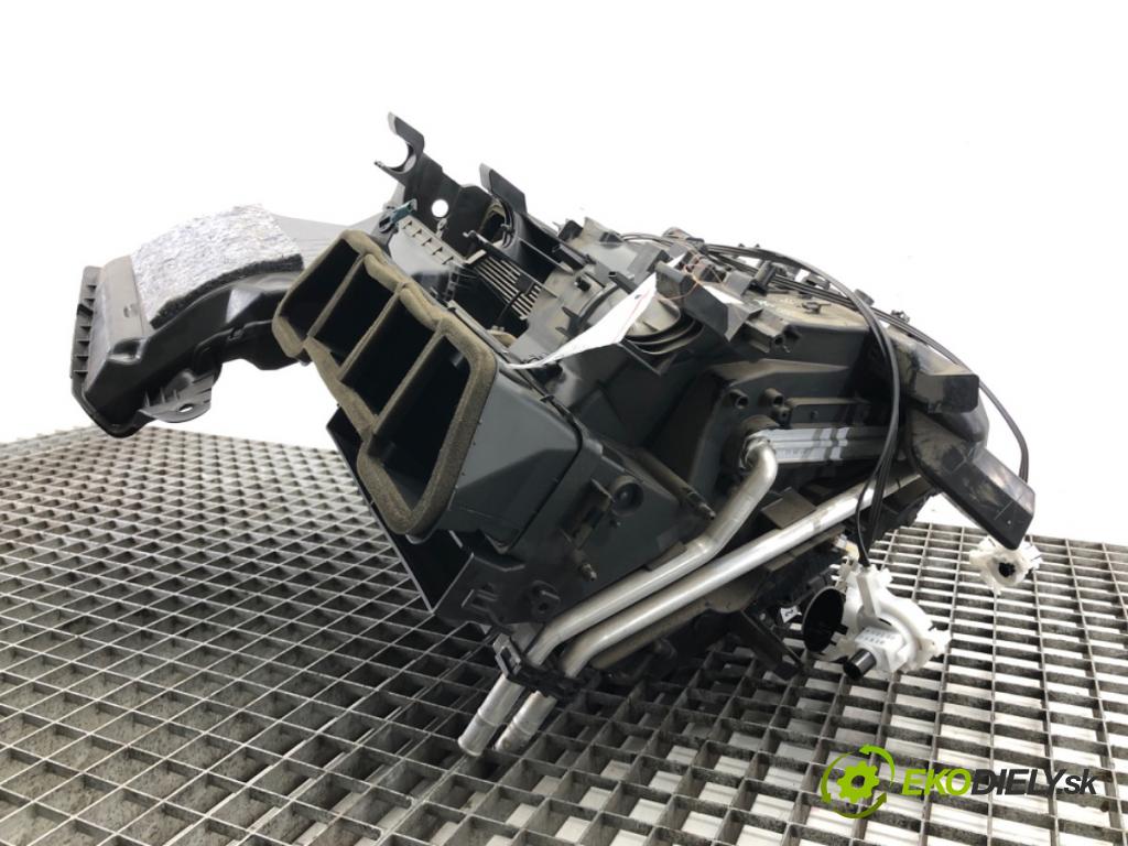 TOYOTA YARIS (_P13_) 2010 - 2022    1.4 D (NLP130_) 66 kW [90 KM] olej napędowy 2011 -  Výhrevné teleso, radiátor kúrenia komplet KOMBAJN 87050-0D250 (Radiátory kúrenia)