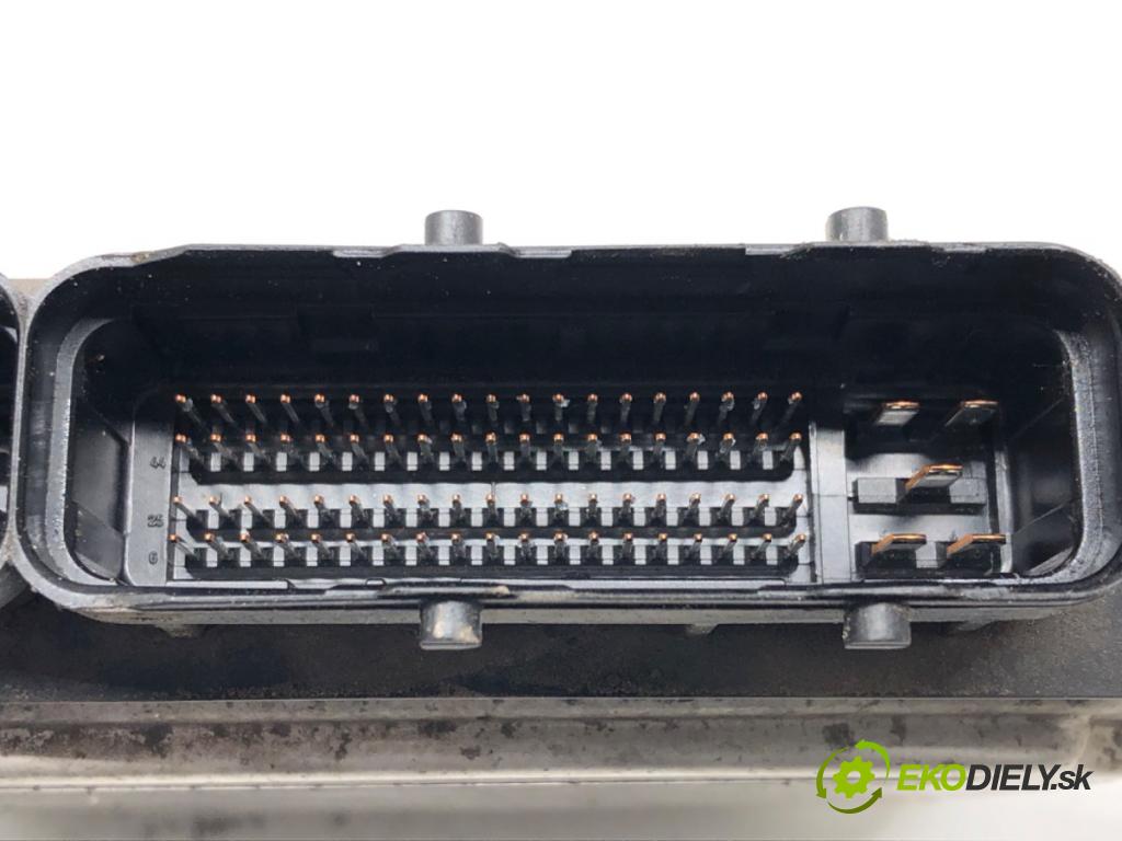 TOYOTA YARIS (_P13_) 2010 - 2022    1.4 D (NLP130_) 66 kW [90 KM] olej napędowy 2011 -  riadiaca jednotka Motor 0281017820 (Riadiace jednotky)