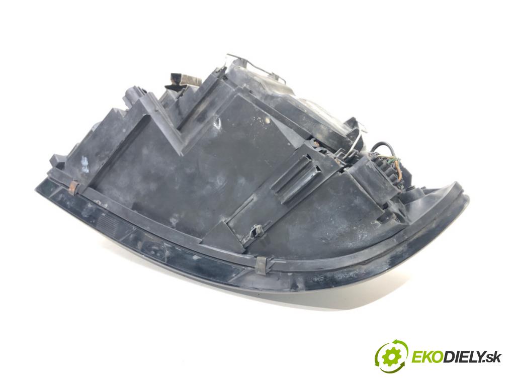 VOLVO V50 (545) 2003 - 2012    2.0 D 100 kW [136 KM] olej napędowy 2004 - 2010  Svetlomet pravy 30698649 (Pravé)