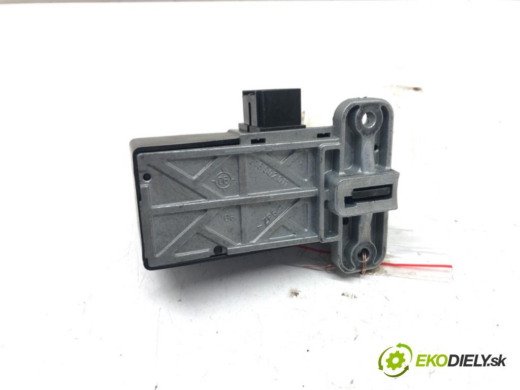 VW PASSAT B6 (3C2) 2005 - 2010    1.9 TDI 77 kW [105 KM] olej napędowy 2005 - 2010  blokáda volantu 3C0905861D (Ostatné)