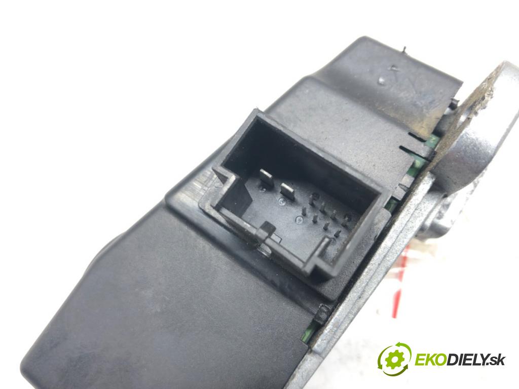 VW PASSAT B6 (3C2) 2005 - 2010    1.9 TDI 77 kW [105 KM] olej napędowy 2005 - 2010  blokáda volantu 3C0905861D (Ostatné)