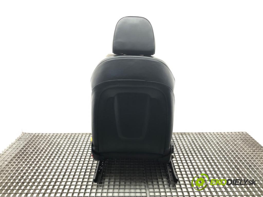 AUDI A4 B8 (8K2) 2007 - 2015    2.0 TDI 105 kW [143 KM] olej napędowy 2007 - 2015  sedadlo pravý  (Sedačky, sedadla)