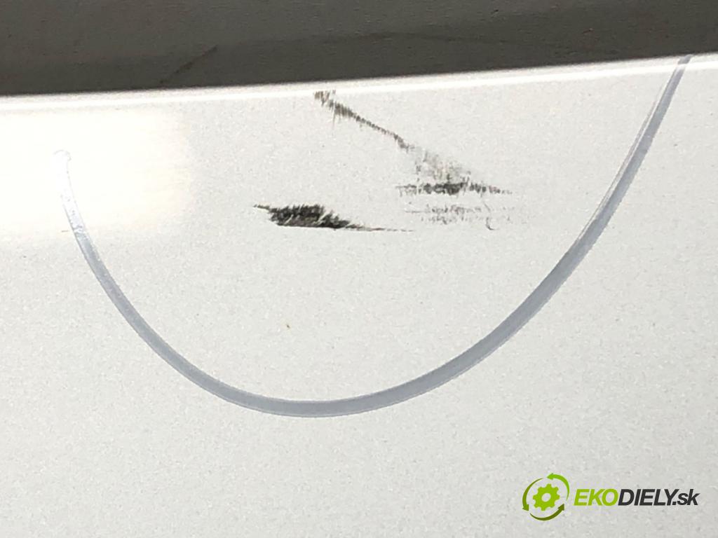 AUDI A4 B8 (8K2) 2007 - 2015    2.0 TDI 105 kW [143 KM] olej napędowy 2007 - 2015  zadní část kapota  (Zadní kapoty)