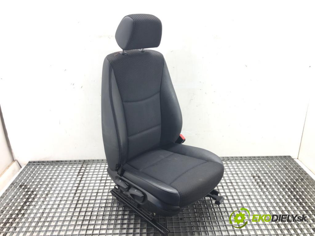 BMW 3 (E90) 2004 - 2012    316 d 85 kW [116 KM] olej napędowy 2009 - 2011  Sedadlo pravy  (Sedačky, sedadlá)
