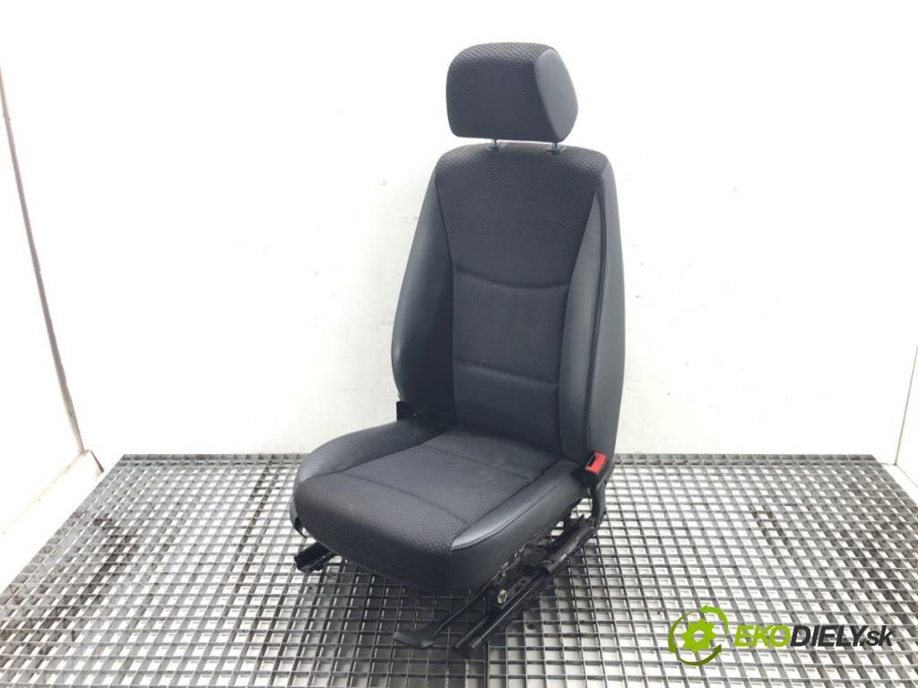 BMW 3 (E90) 2004 - 2012    316 d 85 kW [116 KM] olej napędowy 2009 - 2011  Sedadlo pravy  (Sedačky, sedadlá)