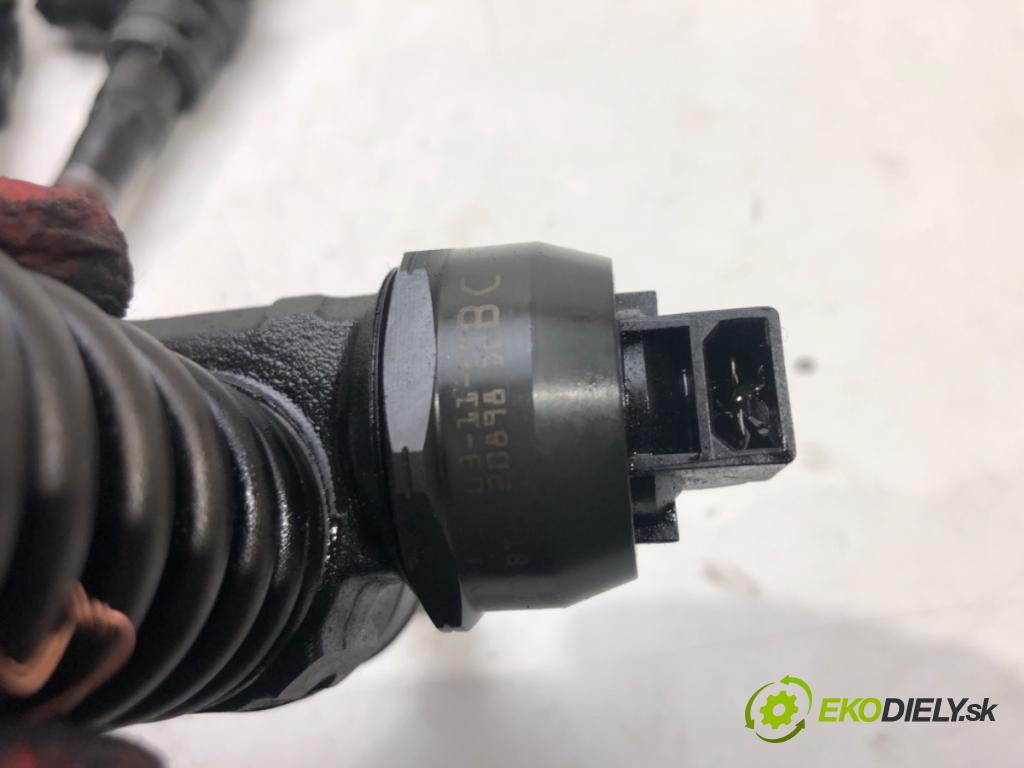 AUDI A4 B6 (8E2) 2000 - 2005    1.9 TDI 74 kW [101 KM] olej napędowy 2001 - 2004  vstrekovače 0414720037 038130073AJ (Vstrekovače)
