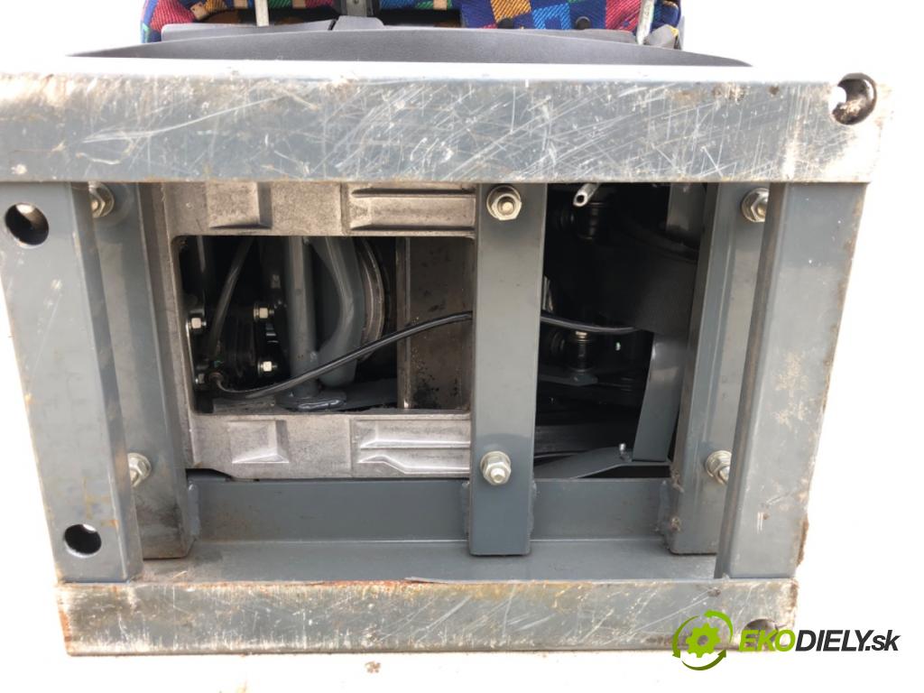 KAROSA C-Series 2001 - 2022    C51034  Sedadlo ľavy (pneumatické):