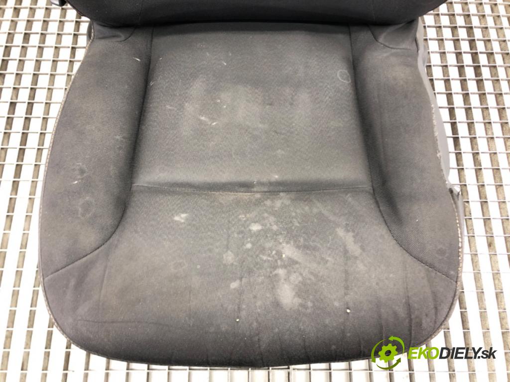 RENAULT TRAFIC III Autobus (JG_) 2014 - 2022    1.6 dCi 90 (JGME) 66 kW [90 KM] olej napędowy 2014  Sedadlo ľavy  (Sedačky, sedadlá)