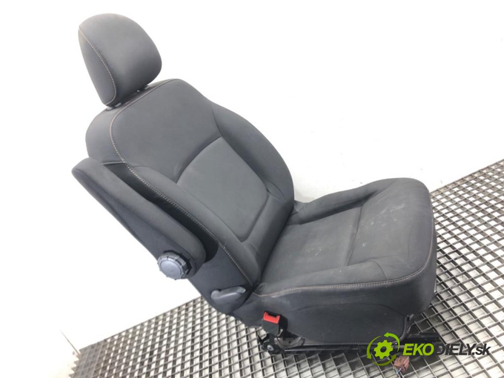 RENAULT TRAFIC III Autobus (JG_) 2014 - 2022    1.6 dCi 90 (JGME) 66 kW [90 KM] olej napędowy 2014  Sedadlo ľavy  (Sedačky, sedadlá)