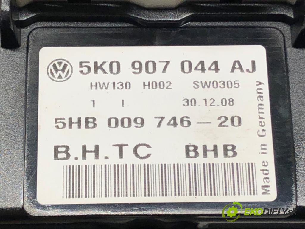 VW GOLF VI (5K1) 2008 - 2014    2.0 TDI 81 kW [110 KM] olej napędowy 2008 - 2012  Panel ovládania kúrenia 5K0907044AJ (Prepínače, spínače, tlačidlá a ovládače kúrenia)