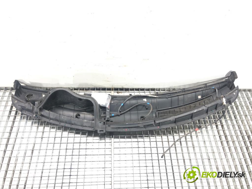 TOYOTA YARIS (_P9_) 2005 - 2014    1.0 VVT-i (KSP90_) 51 kW [69 KM] benzyna 2005 - 20  Torpédo, plast pod čelné okno 55781-0D100 (Torpéda)
