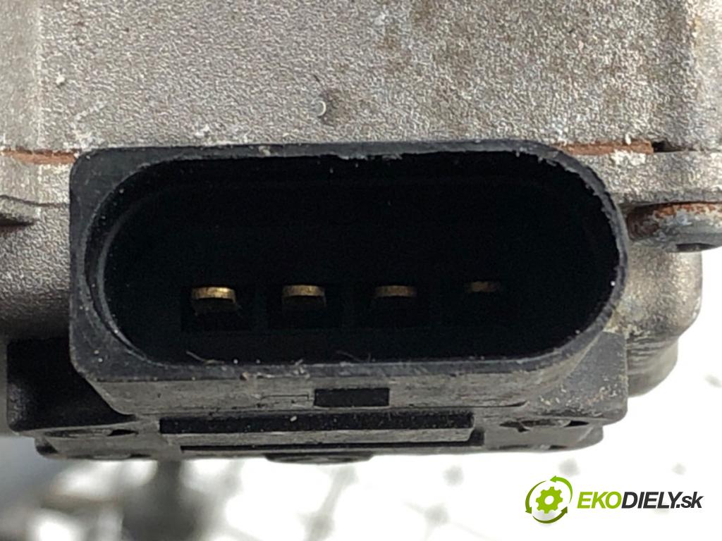 AUDI Q7 (4LB) 2006 - 2016    3.0 TDI quattro 171 kW [233 KM] olej napędowy 2006  Mechanizmus stieračov predný 4L1955023C (Motorčeky stieračov predné)