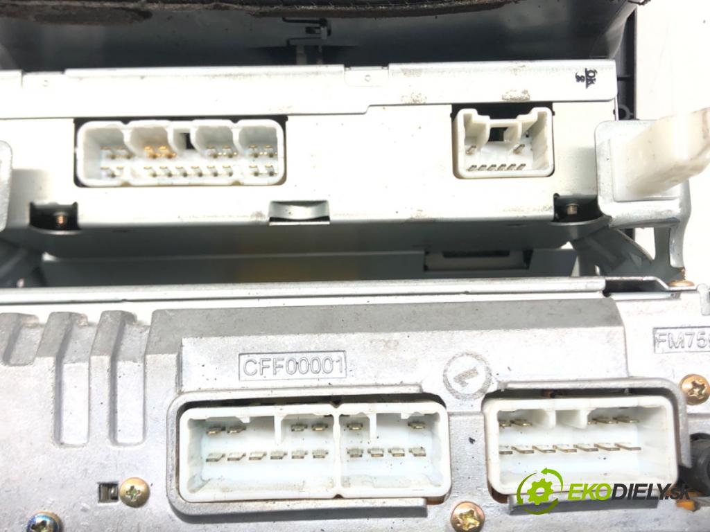 TOYOTA AVENSIS (_T22_) 1997 - 2003    1.6 VVT-i (ZZT220_) 81 kW [110 KM] benzyna 2000 -   RADIO 86110-05011 08600-05820 (Audio zariadenia)