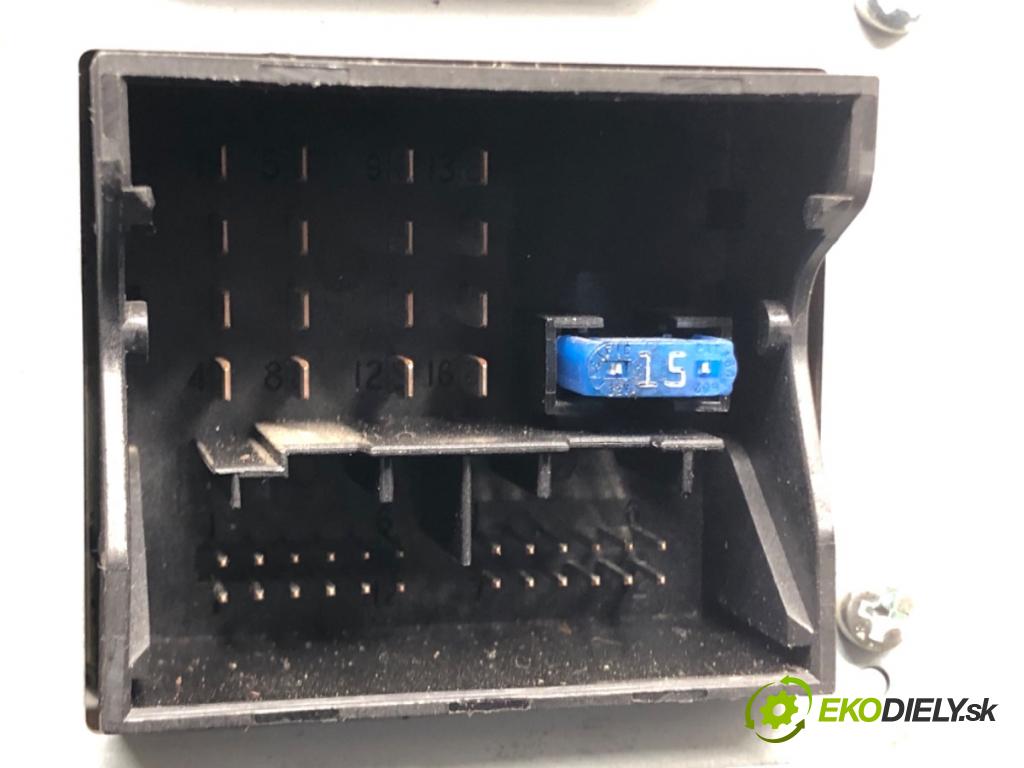 AUDI A4 B7 Avant (8ED) 2004 - 2008    3.0 TDI quattro 171 kW [233 KM] olej napędowy 2006  RADIO 8E0035192K (Audio zariadenia)