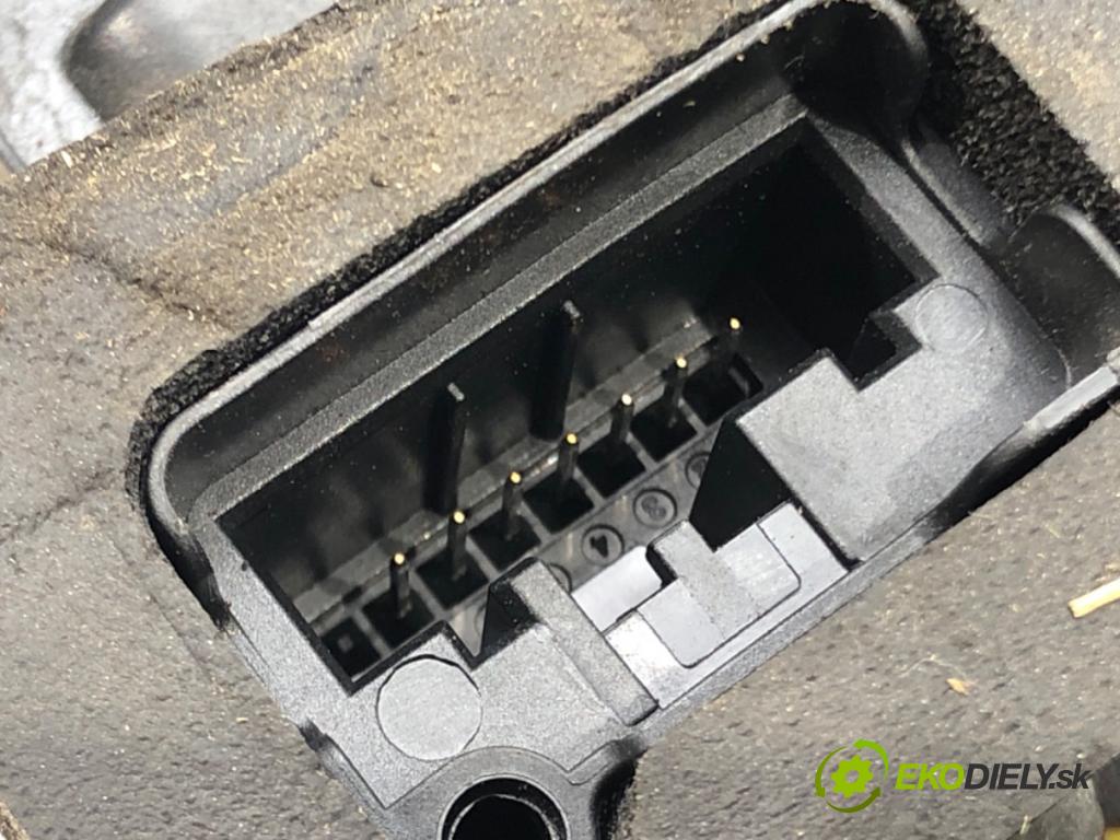 VW GOLF VII (5G1, BQ1, BE1, BE2) 2012 - 2022    1.4 TSI 110 kW [150 KM] benzyna 2014 - 2022  zámok dveře pravý přední část 5K1837016D