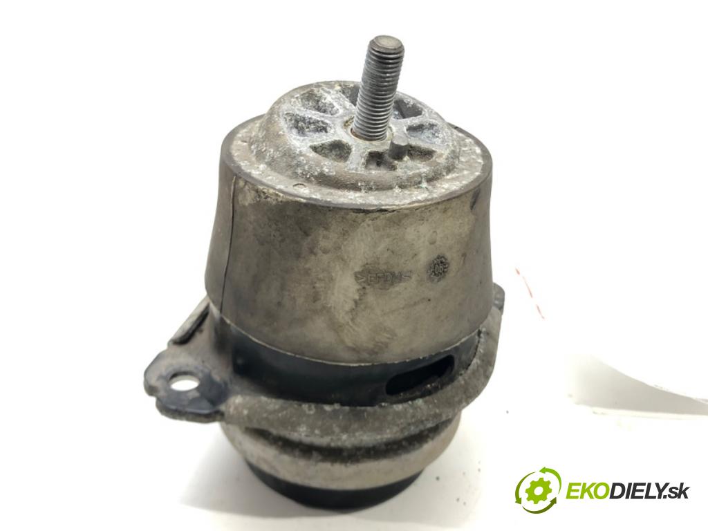 AUDI Q7 (4LB) 2006 - 2016    3.0 TDI quattro 171 kW [233 KM] olej napędowy 2006  AirBag motora 7L0199131A (Držáky motoru)